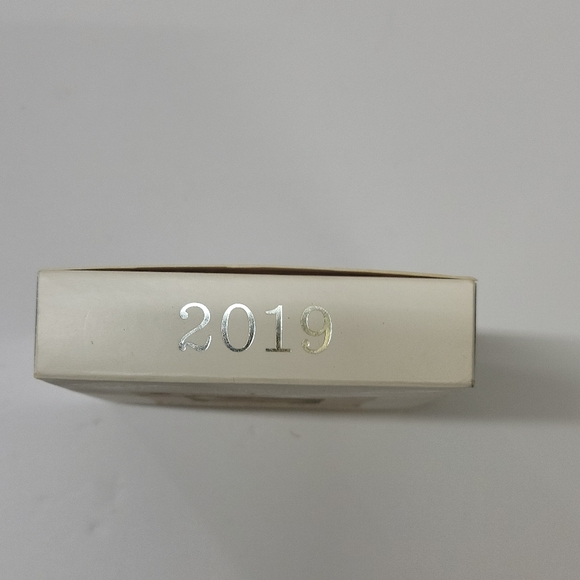 Hallmark Keepsake 2019 Christmas Photo Holder Ornament - Picture 3 of 9